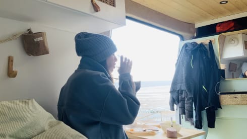 Lola – Scandi-Style 3-Berth Campervan – Solar, Kitchen & Comfort