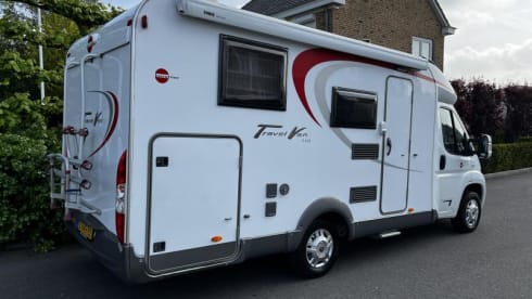 Ons Bonbonnetje – 2p Bürstner semi-integrated uit 2013