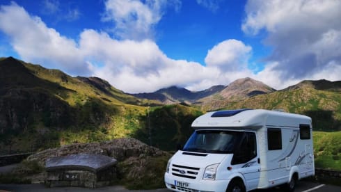 Titch  – Our Cosy 3-berth LHC Motorhome