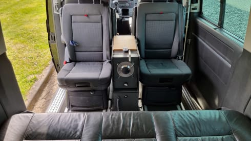 Black 2.5 TDI Multivan T5 Highline Camperbus