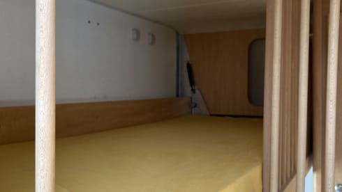 Little Miss Sunshine – Sunny spacious family camper with bed (6 persons)