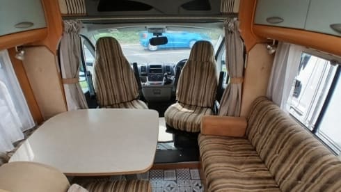 The Memory Maker – Cosy 4 Berth Motorhome