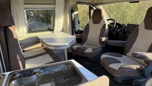 4p Pössl bus uit 2020