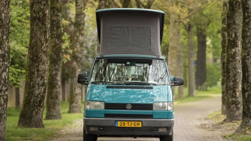 Happy - Cozy and robust VW T4 California with sleeping roof