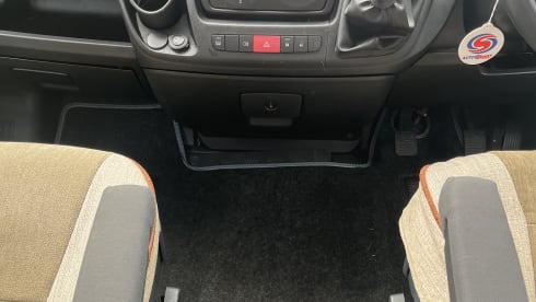 Northern Lights – Peugeot campervan met 4 slaapplaatsen uit 2012