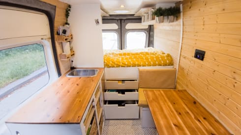 🚐 Discover our Off-Grid Peugeot Boxer Camper - Your Ticket to Freedom!