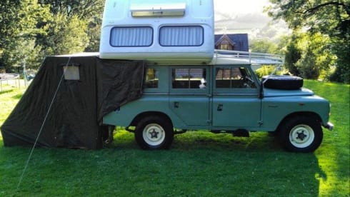The Northumbrian Rover – 4 berth Land Rover rooftop from 1967