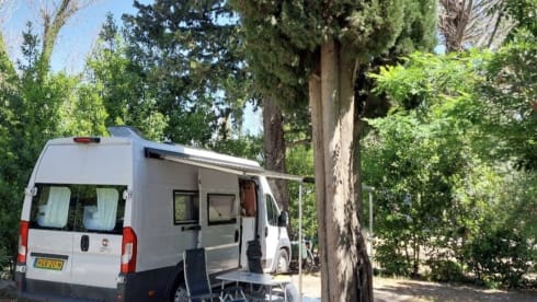 Koos – Large bed for the taller camper - Off-grid Fiat Ducato 