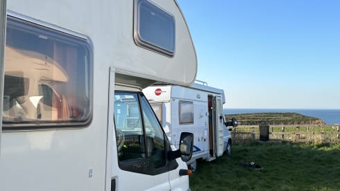 BeeHappy Motorhome Hire 🐝 – Beautiful 4 berth motorhome perfect for a couple or small family. 