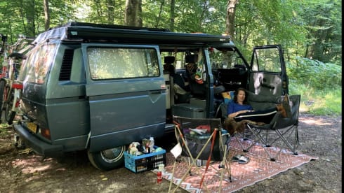Kamper Barry – 4-person Volkswagen campervan from 1984
