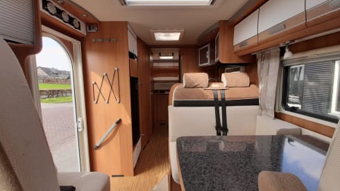 Mo – Fiat4p Dethleffs integrated from 2009 very luxurious and neat. Spacious motorhome.