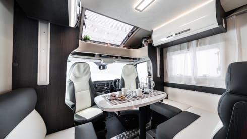 Cruz – Motorhome – Sleeps 5 – Travels 5