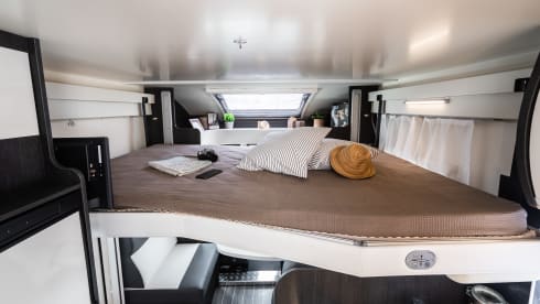 Cruz – Motorhome – Sleeps 5 – Travels 5