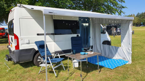 Cozy, very complete bus camper