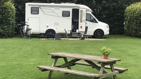 Vrijheid op wielen – Powerful luxury Hymer Mercedes camper semi-integrated from 2019