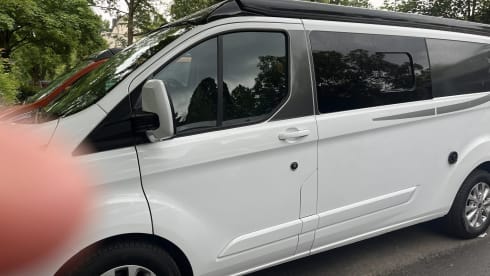 4p Ford campervan uit 2024