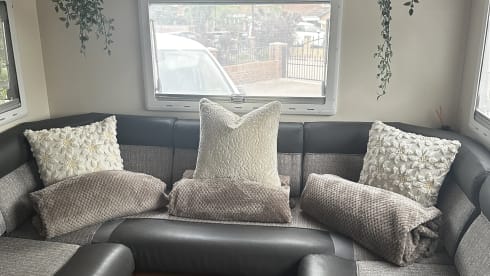 VanGough – 6 berth Fiat alcove from 2019