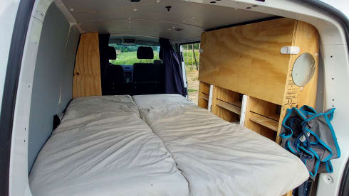 THE VAN – Cozy DIY VW camper from 2019
