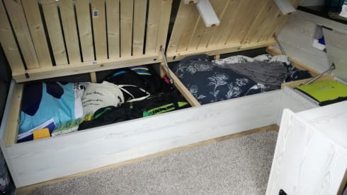 Kiwi  – Unique Japanese 4X4 Campervan