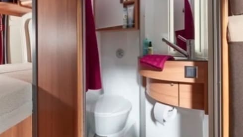 Luxury off grid bus camper from 2018