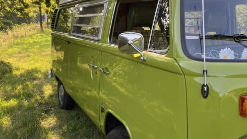 Joyo – 4p Volkswagen campervan from 1976