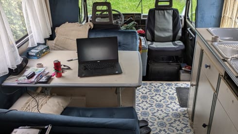 Harry – 5P Camper (Airfryer, Dolce Gusto, TV, Cool box, JBL box, bicycle carrier)