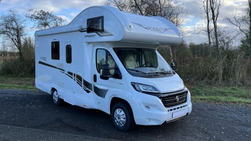 4 person camper (Alcove) l Fiat XGO Dynamic 20 from 2019