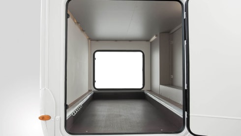 I7400 SBC - Etrusco A-Class 2025 4 berth 4 seatbelts Auto 5G WiFi 