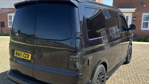 Camper – 4 berth Volkswagen transporter camper van with poptop 