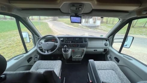 Roadrunner – Beautiful and very well maintained motorhome with lots of space