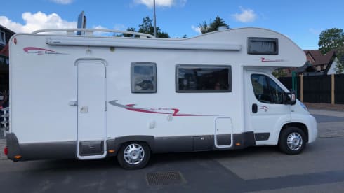 Ideale gezinscamper – Spacious and comfortable family camper for 6