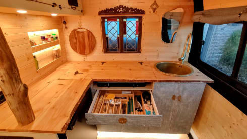 Miss Vanjie – Oriental Gypsy Wagon: Luxury Meets Adventure in Our Off-Grid Camper!