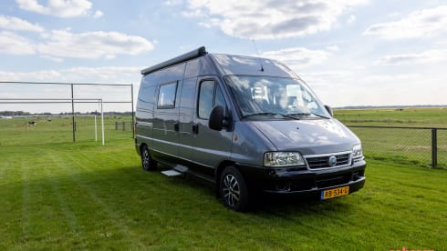 Beautiful bus camper from 2005