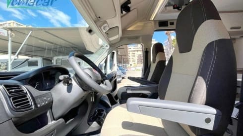 Peripericampers – Horus the van that makes you happy..