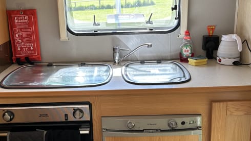 Gladdis – 4 berth Peugeot Elddis Sunseeker 100 from 2010