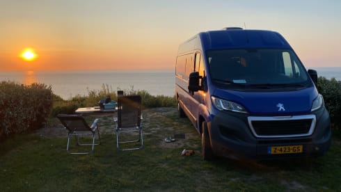 Blauw plezier – 2-person Peugeot Campervan | With new interior 2024