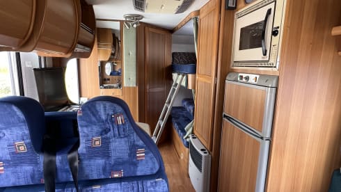 5 person comfort on wheels bunk bed, air conditioning and solar panel 