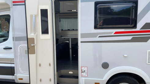 Lucy – 6 berth Ford Roller Team Zafiro