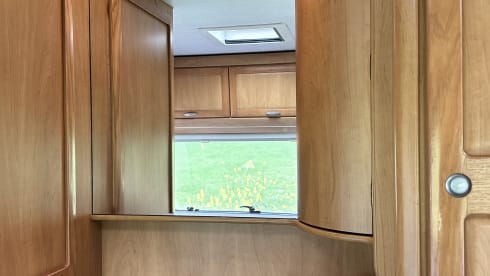 2p Hymer B574 fixed bed air conditioning