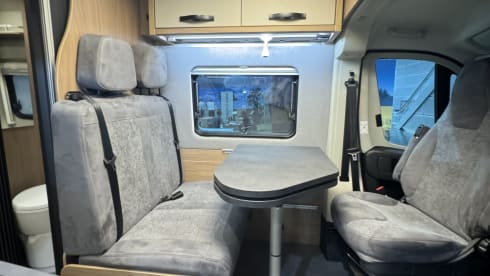 Van Voyage – Gloednieuwe Possl 2Win R met hefdak(2026) compacte luxe met grote badkamer