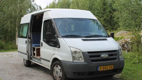 AdVANture – 2p Ford campervan from 2008