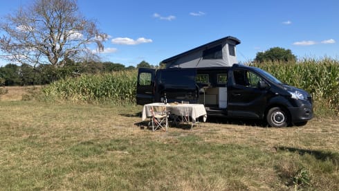 Matty – Matty camper super bus to go on an adventure!