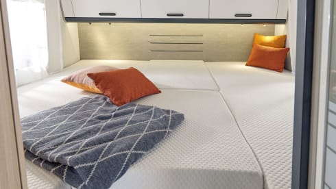 King V – New and luxurious alcove camper for 5