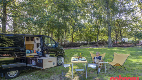 Ford Campervan met groot bed & uitschuifbare keuken 
