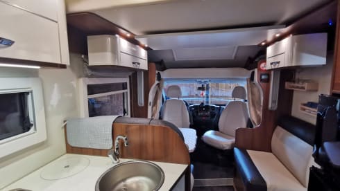 Droom op wielen! -Luxe camper met grote leefruimte!