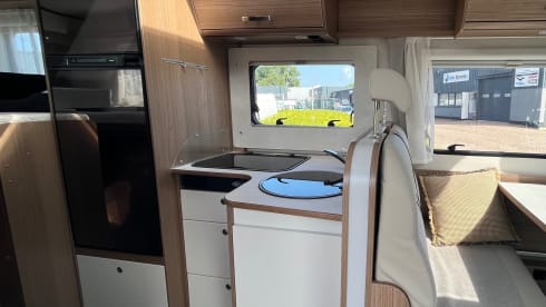 Very nice & complete Hymer Carado T448 year of manufacture 2020