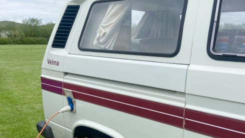Velma – 4 berth Volkswagen campervan from 1988