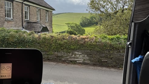 Wellington – Dog Friendly Peugeot Boxer 2 berth