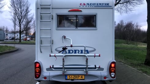 Bob – Spacious, cozy camper with air conditioning + navigation for family