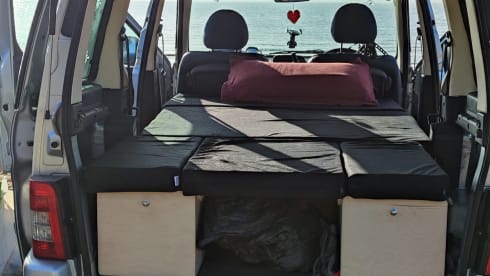 Bonnie – Citroen Berlingo Multispace Mini Campervan